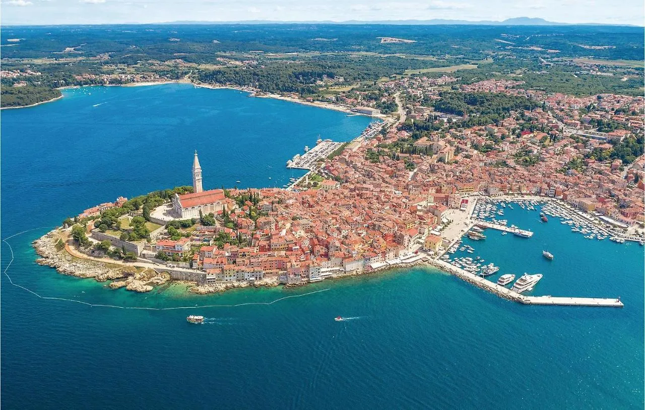 Awesome Home In Rovinj With Kitchen