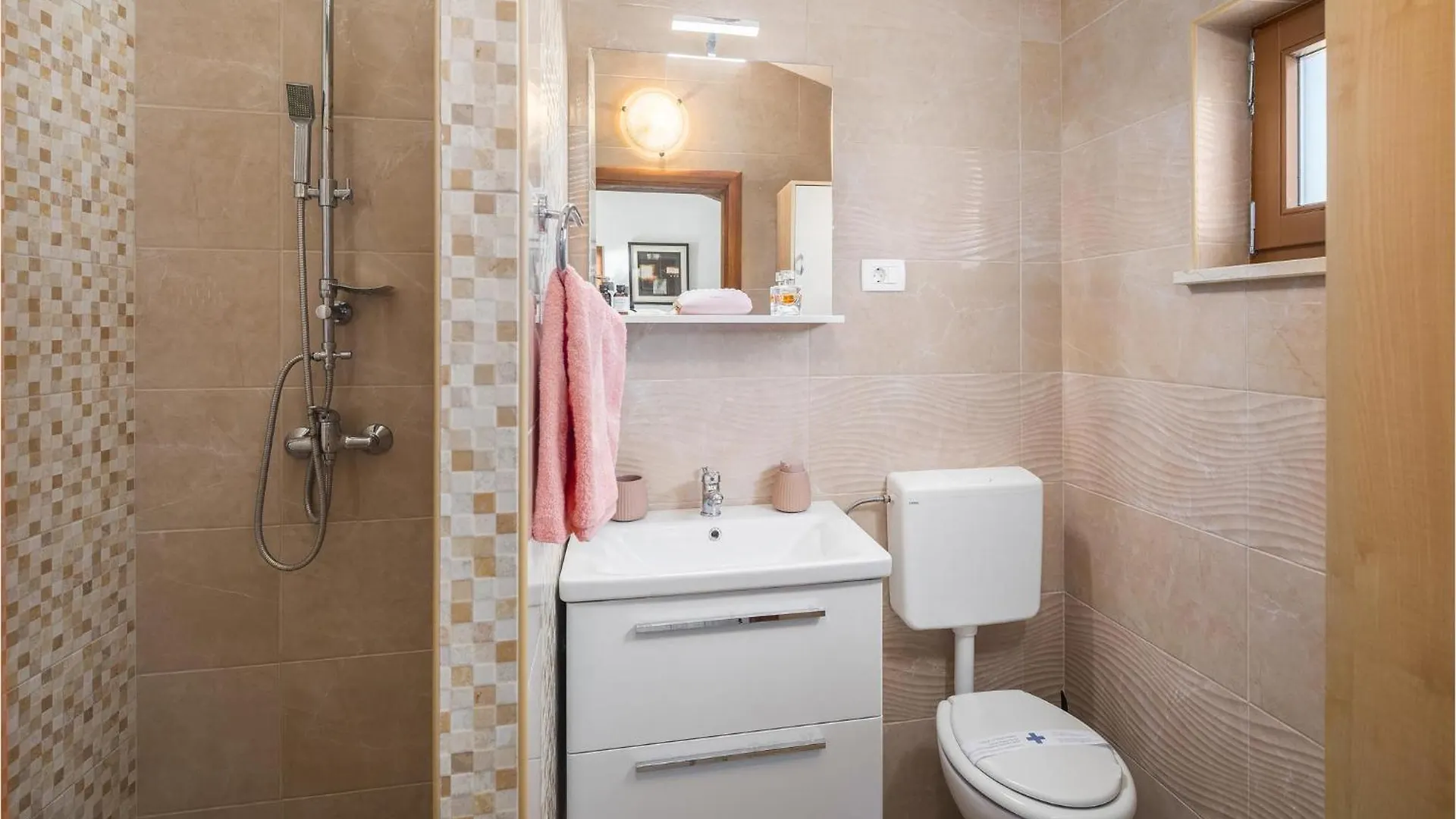 Awesome Home In Rovinj With Kitchen
