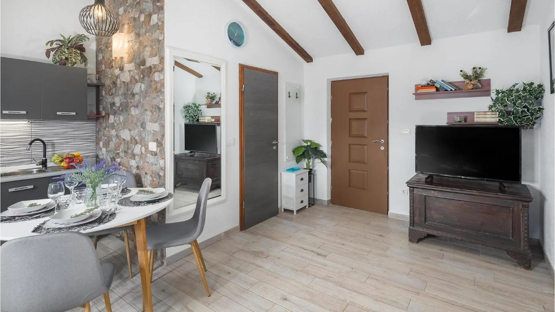 Awesome Home In Rovinj With Kitchen Dom wakacyjny